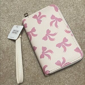 🎀 Pink Bow Print Wallet with Wrist Strap NWTs 🏷️